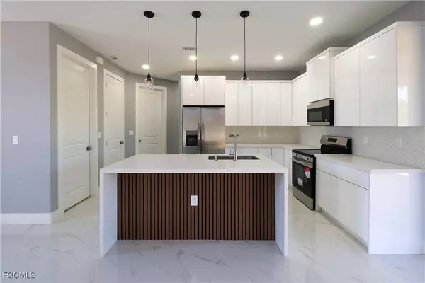 2716 2ND ST SW, Lehigh Acres, FL 33976