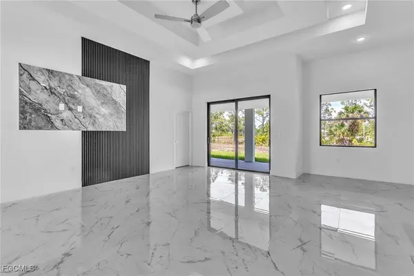 1025 Gladys ST, Lehigh Acres, FL 33974