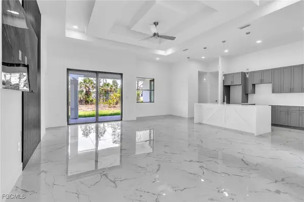 1025 Gladys ST, Lehigh Acres, FL 33974