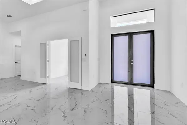 1025 Gladys ST, Lehigh Acres, FL 33974