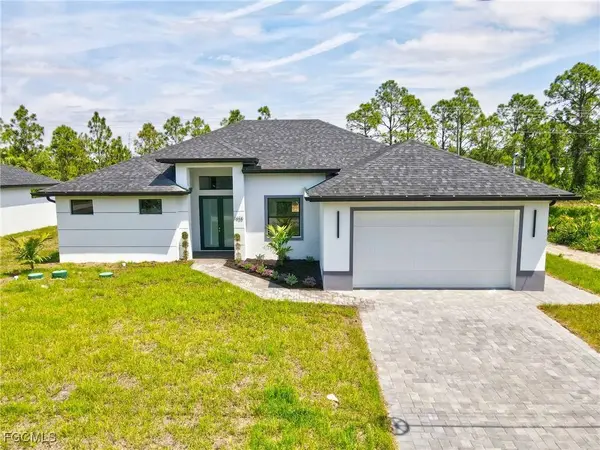 1025 Gladys ST, Lehigh Acres, FL 33974