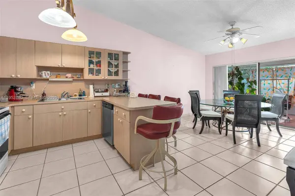 1002 SW 142nd Ct, Miami, FL 33184