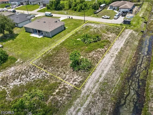 2718 25th ST SW, Lehigh Acres, FL 33976