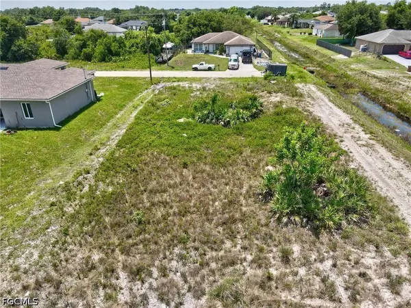 2718 25th ST SW, Lehigh Acres, FL 33976