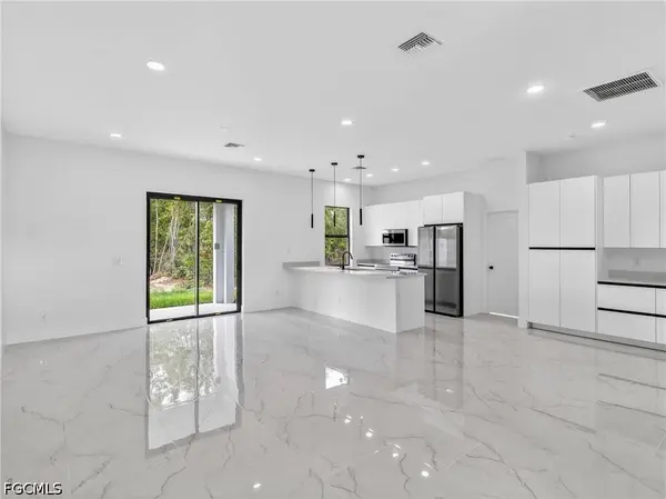792 Bell BLVD S, Lehigh Acres, FL 33974