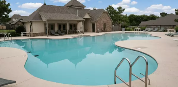 seven-oaks-south-pool-and-clubhouse-broken-arrow-ok.jpg