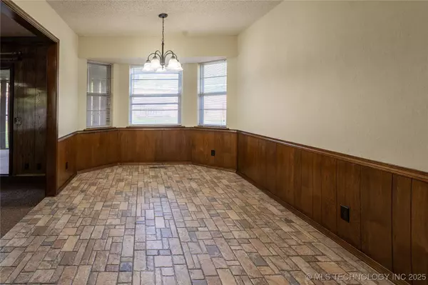 8002 S Birch AVE, Broken Arrow, OK 74011