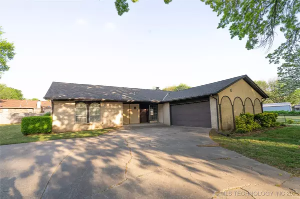 8002 S Birch AVE, Broken Arrow, OK 74011