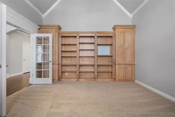 8655 E 104th ST, Tulsa, OK 74133