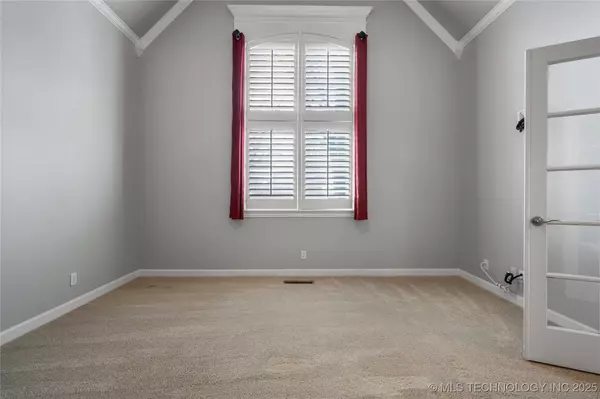 8655 E 104th ST, Tulsa, OK 74133