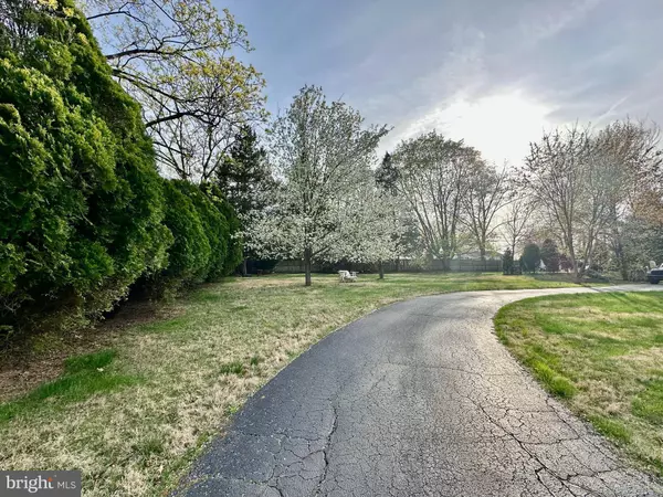 16 GALICIA DR, Phoenixville, PA 19460