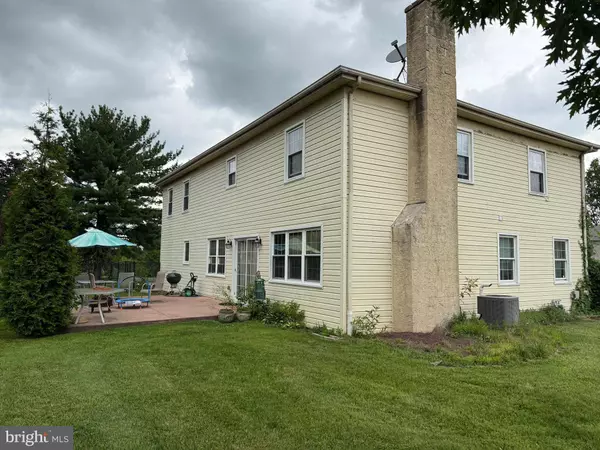 906 RIVER VIEW CIR, Phoenixville, PA 19460