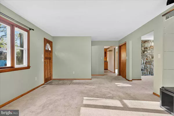 121 MIDWAY RD, Phoenixville, PA 19460