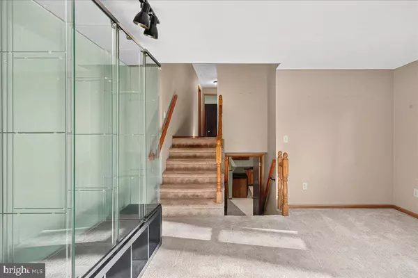 121 MIDWAY RD, Phoenixville, PA 19460