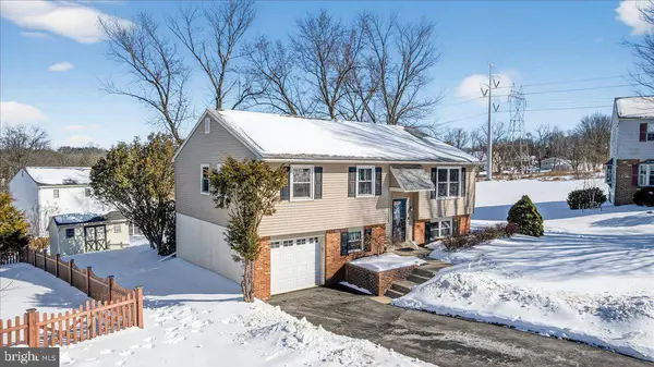 8 RED CLOUD CIR, Royersford, PA 19468