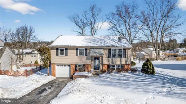 8 RED CLOUD CIR, Royersford, PA 19468