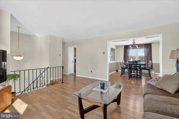 8 RED CLOUD CIR, Royersford, PA 19468