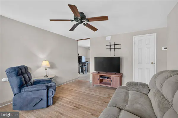 209 N LAKE DR, Downingtown, PA 19335