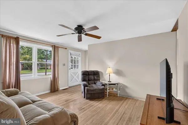 209 N LAKE DR, Downingtown, PA 19335