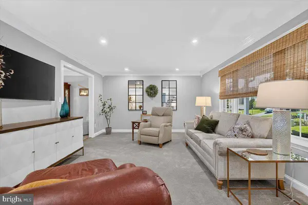 67 LYNWOOD DR, Chalfont, PA 18914