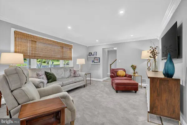 67 LYNWOOD DR, Chalfont, PA 18914