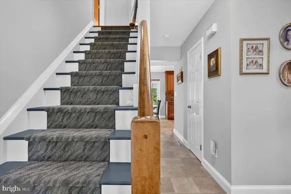 67 LYNWOOD DR, Chalfont, PA 18914