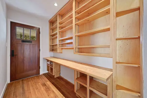 1102 Garner Ave, Austin, TX 78704