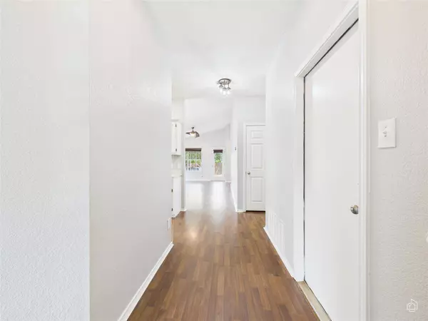 2606 Hutton LN, Leander, TX 78641