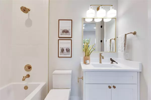 1937 E 38th 1/2 ST #B, Austin, TX 78723