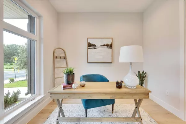 1937 E 38th 1/2 ST #B, Austin, TX 78723