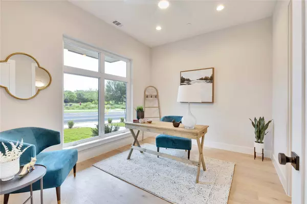 1937 E 38th 1/2 ST #B, Austin, TX 78723