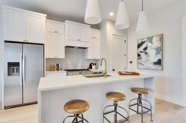 1937 E 38th 1/2 ST #B, Austin, TX 78723