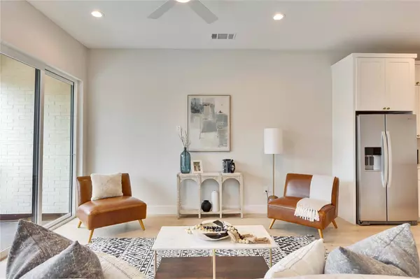 1937 E 38th 1/2 ST #B, Austin, TX 78723