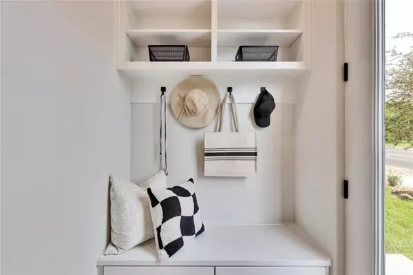 1937 E 38th 1/2 ST #B, Austin, TX 78723