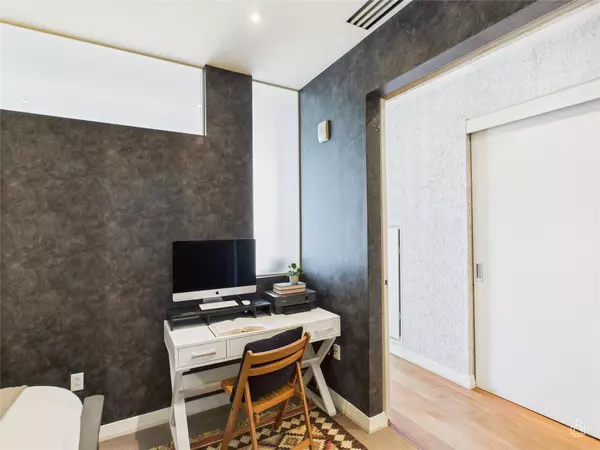 210 Lavaca ST #1809, Austin, TX 78701