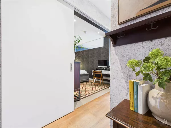 210 Lavaca ST #1809, Austin, TX 78701