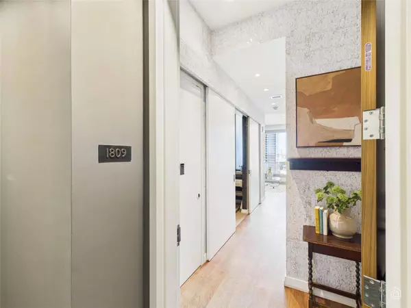 210 Lavaca ST #1809, Austin, TX 78701