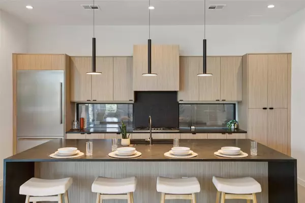 2512 Ridgeview ST, Austin, TX 78704