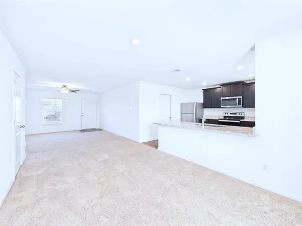 525 Riverdale DR, Jarrell, TX 76537