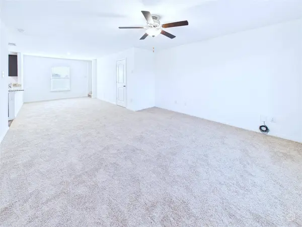 525 Riverdale DR, Jarrell, TX 76537