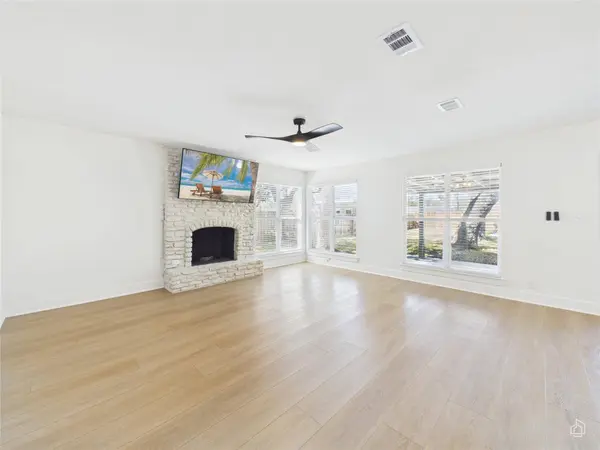 9400 Longvale DR, Austin, TX 78729