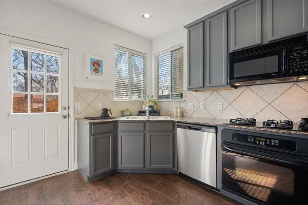 1819 Village Oak CT, Austin, TX 78704