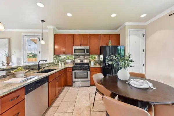 1185 Springdale Rd, Austin, TX 78721-1943