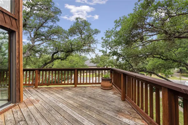 334 Coventry RD, Spicewood, TX 78669