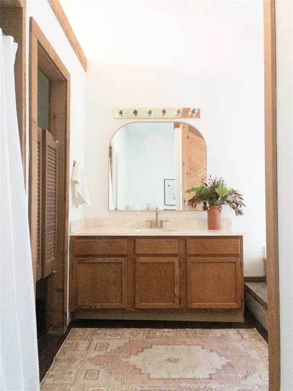 334 Coventry RD, Spicewood, TX 78669