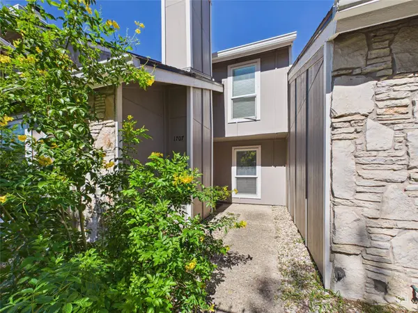 1707 Timberwood DR, Austin, TX 78741