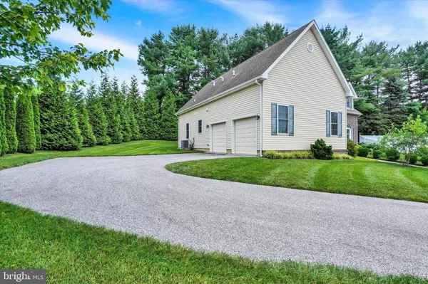 17411 REDDALE DR, New Freedom, PA 17349