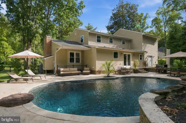 1138 VALLEY DR, Pasadena, MD 21122