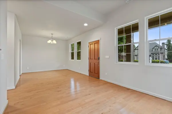 12001 SW Surrey St, Wilsonville, OR 97070-7379