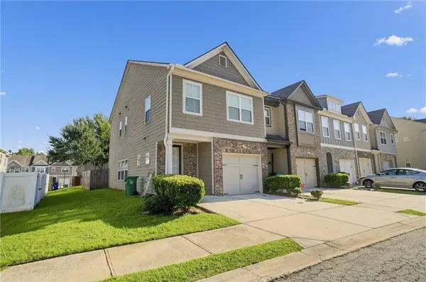 4933 Longview WALK
